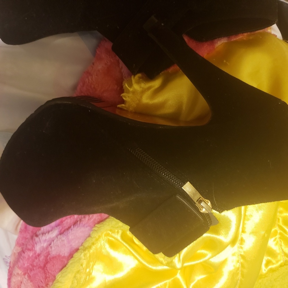 Cute platform like redbottom booties - Picture 3 of 3